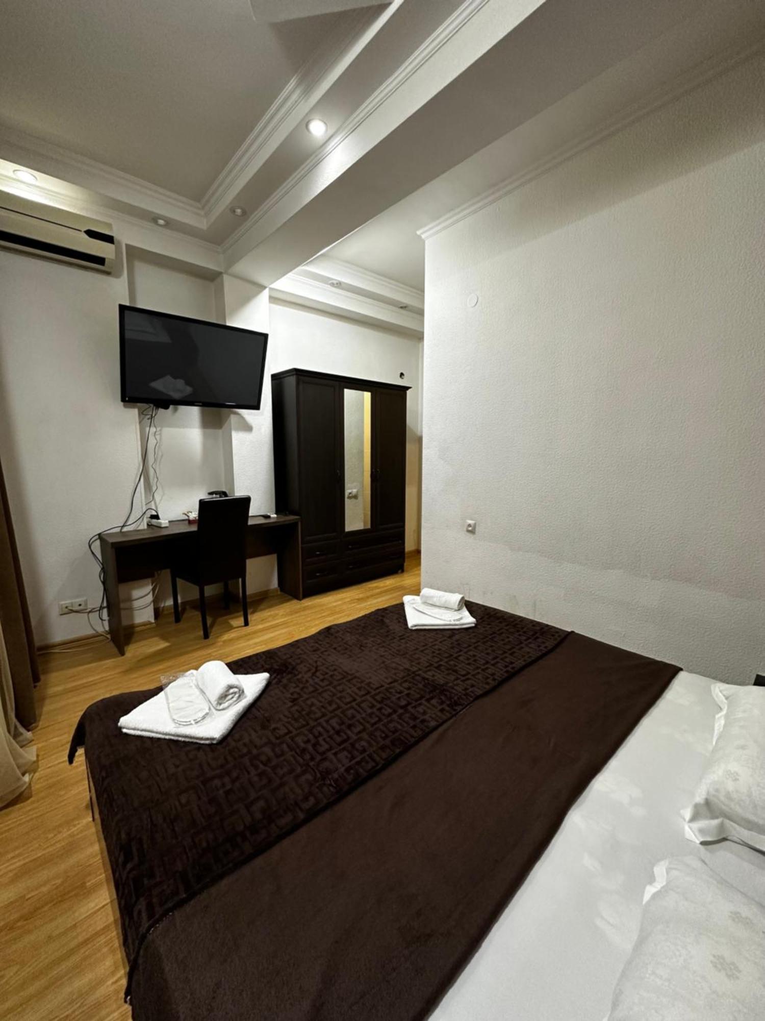 Old House Luca Hotel Tbilisi Exterior photo